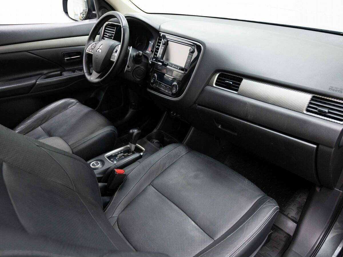 Mitsubishi Outlander с пробегом — 2013 год. Фото: #10