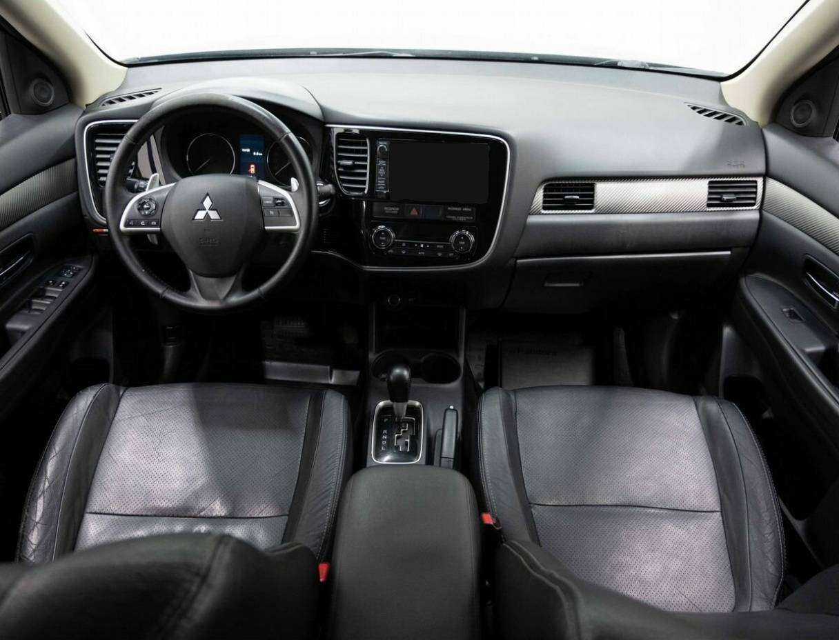 Mitsubishi Outlander с пробегом — 2013 год. Фото: #12
