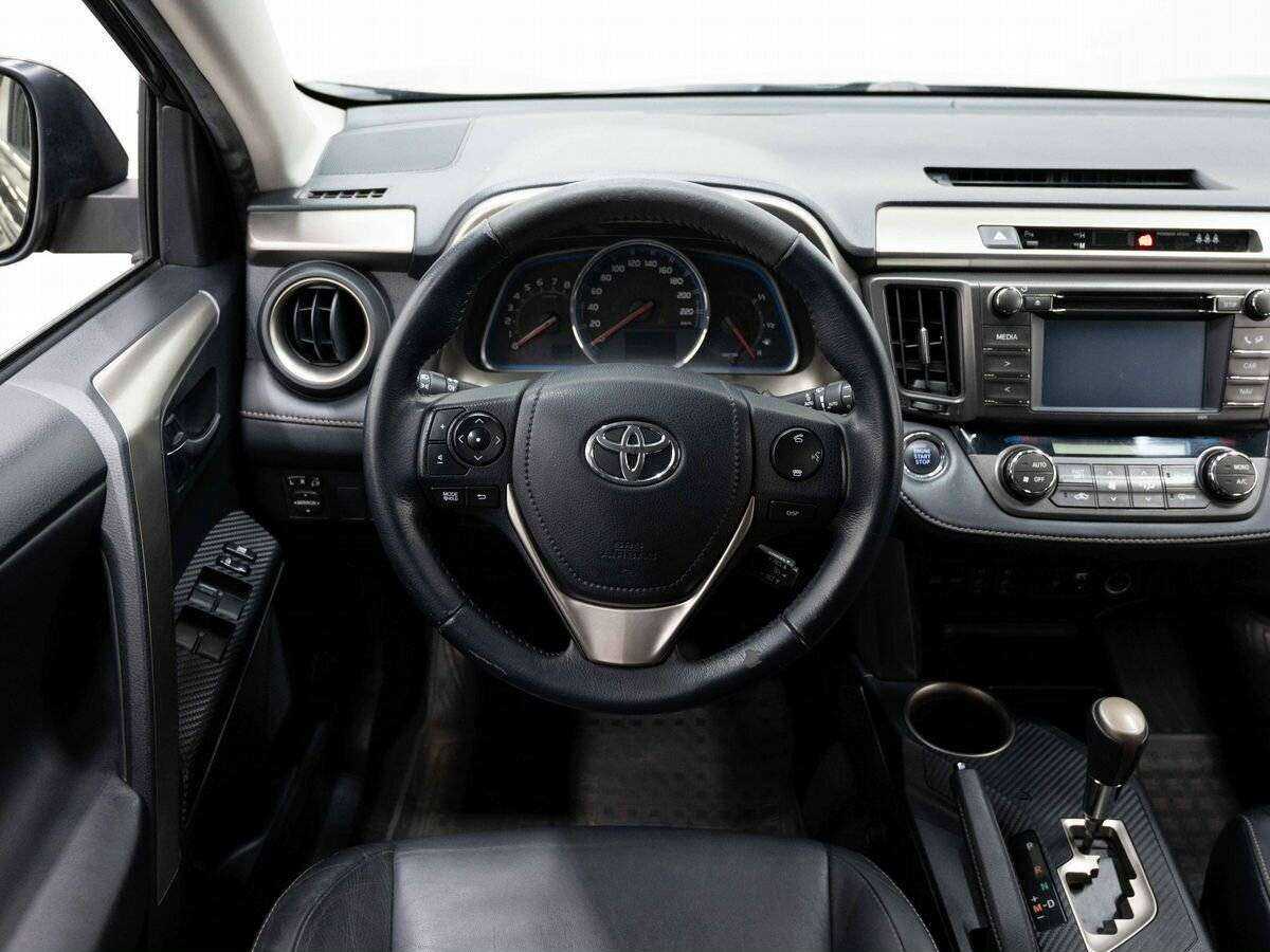 Toyota RAV4 с пробегом — 2014 год. Фото: #13