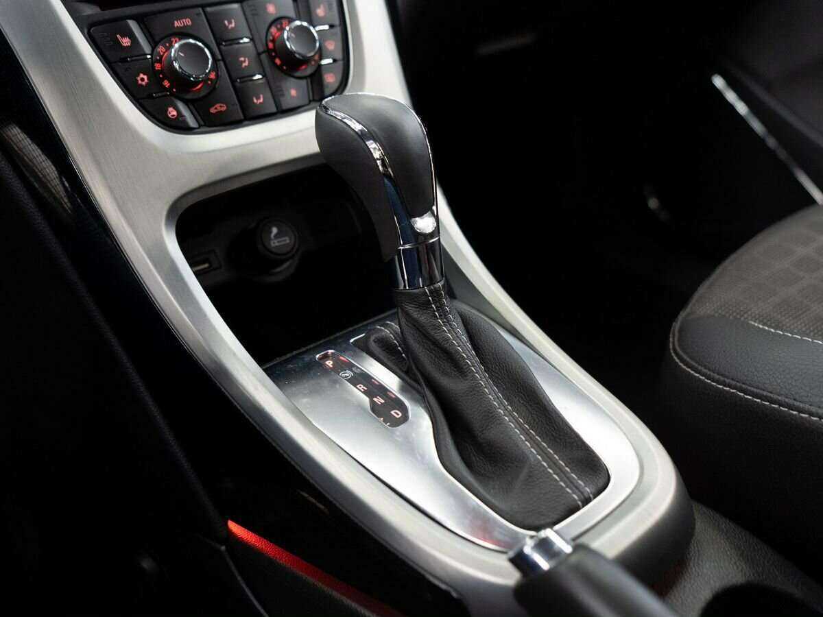 Opel Astra с пробегом — 2012 год. Фото: #11