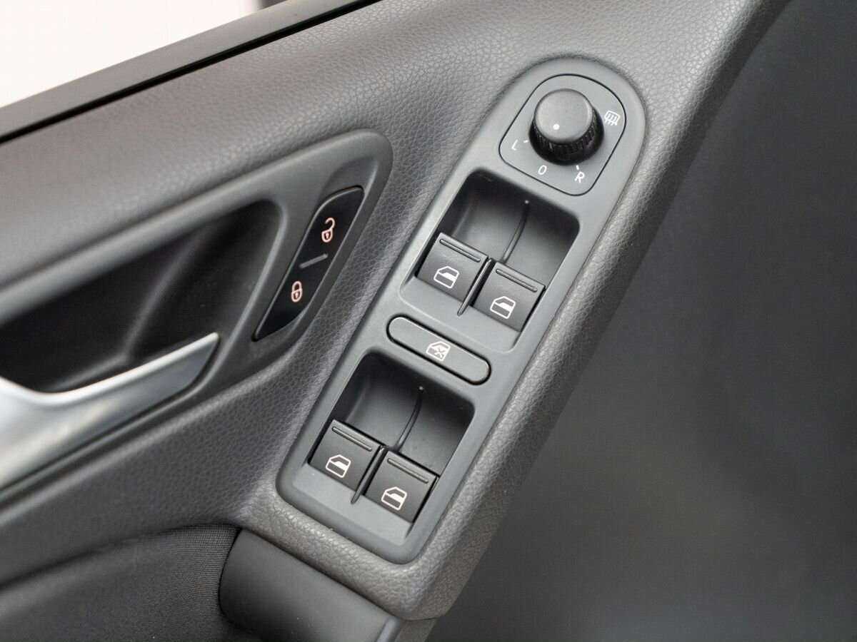 Volkswagen Golf с пробегом — 2012 год. Фото: #13