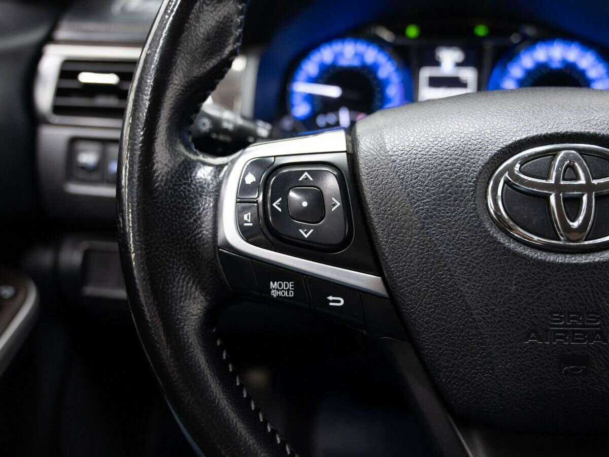 Toyota Camry с пробегом — 2015 год. Фото: #18