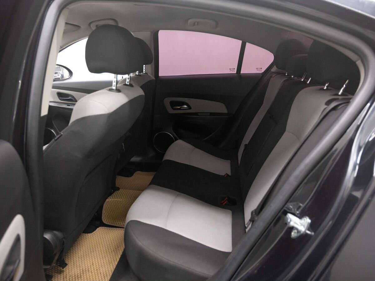 Chevrolet Cruze с пробегом — 2012 год. Фото: #8