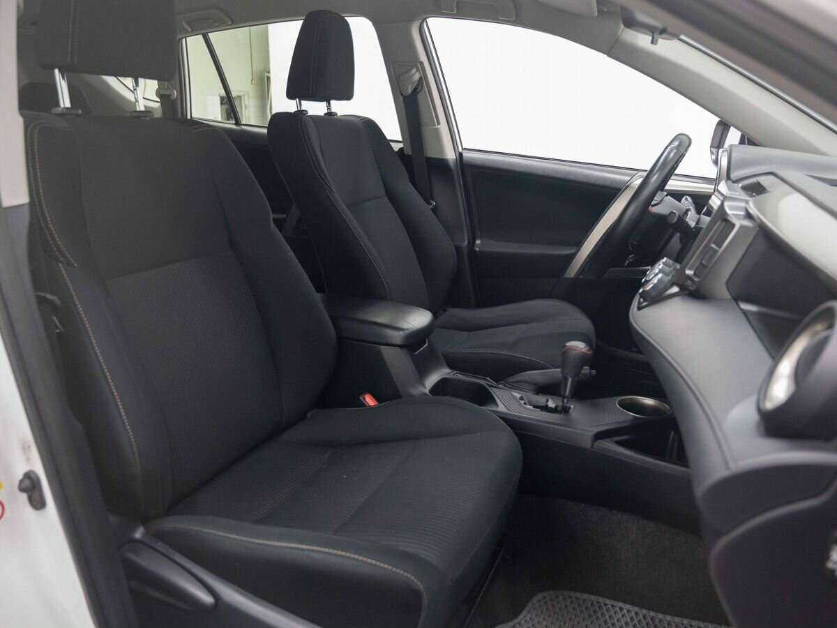 Toyota RAV4 с пробегом — 2013 год. Фото: #13