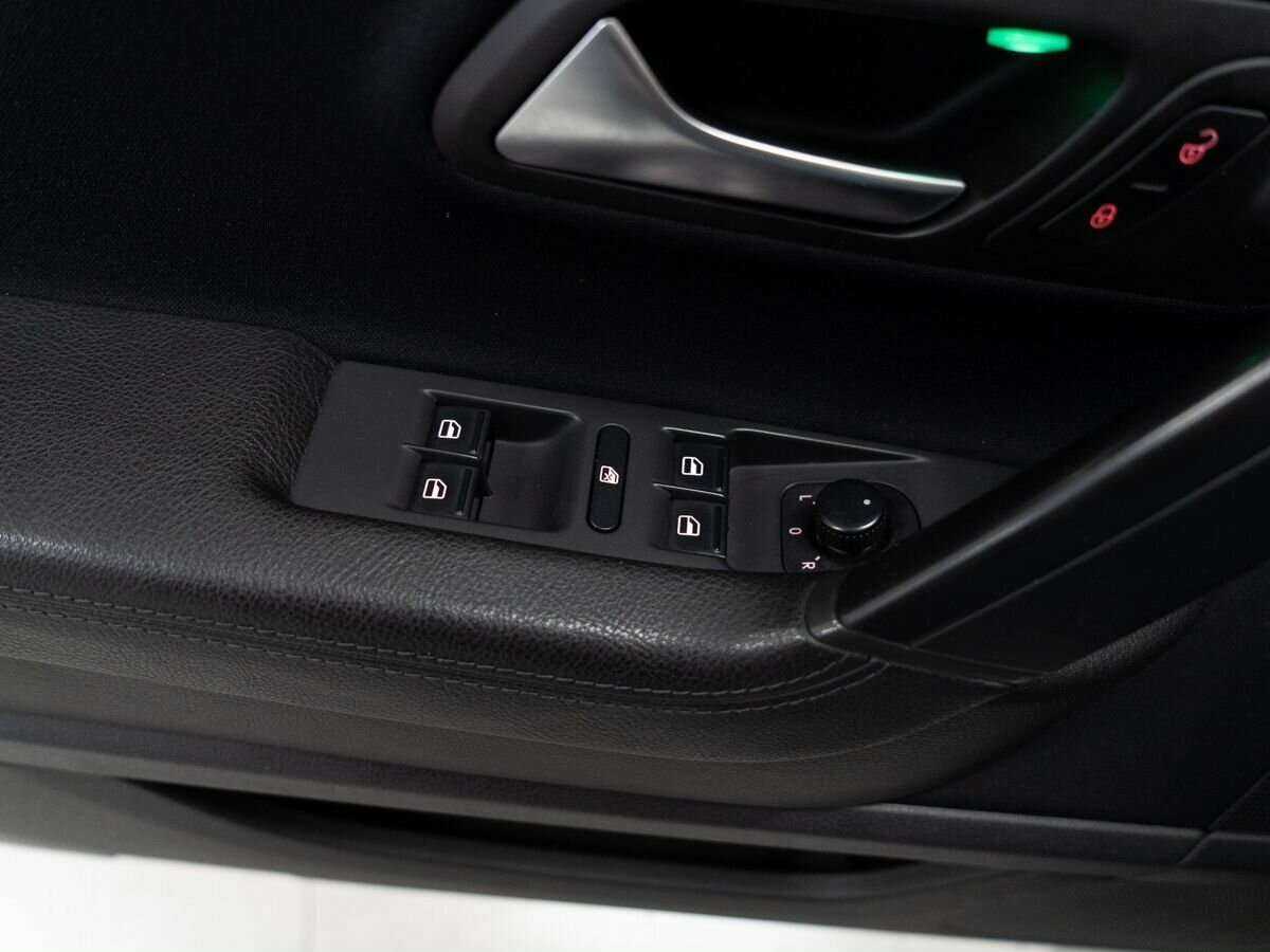 Volkswagen Passat CC с пробегом — 2012 год. Фото: #13