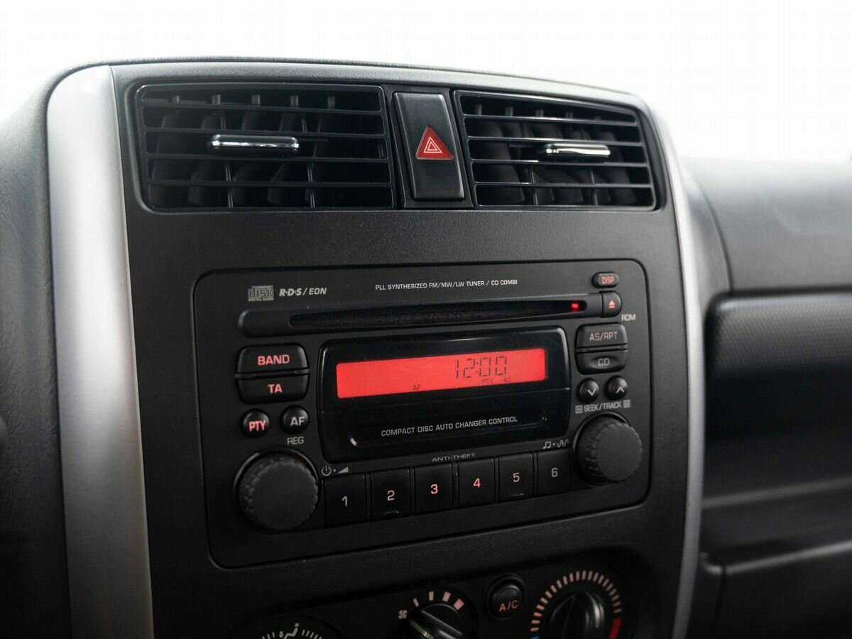 Suzuki Jimny с пробегом — 2012 год. Фото: #15