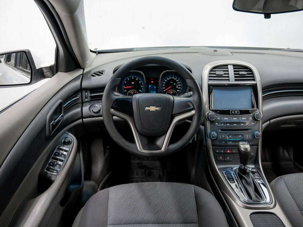 Chevrolet Malibu с пробегом — 2012 год. Фото: #10
