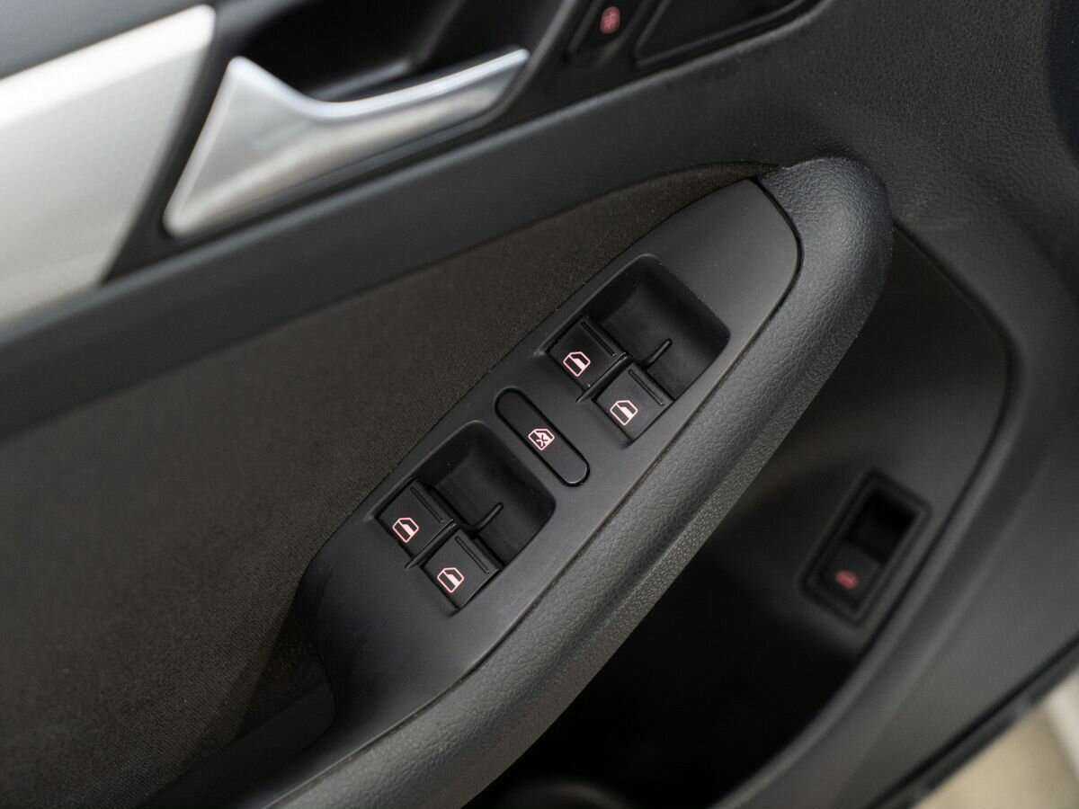 Volkswagen Jetta с пробегом — 2013 год. Фото: #14