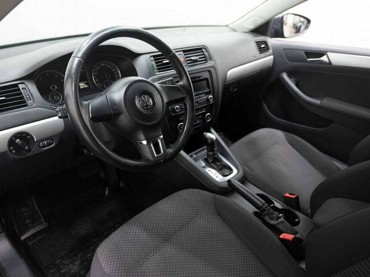 Volkswagen Jetta с пробегом — 2012 год. Фото: #5