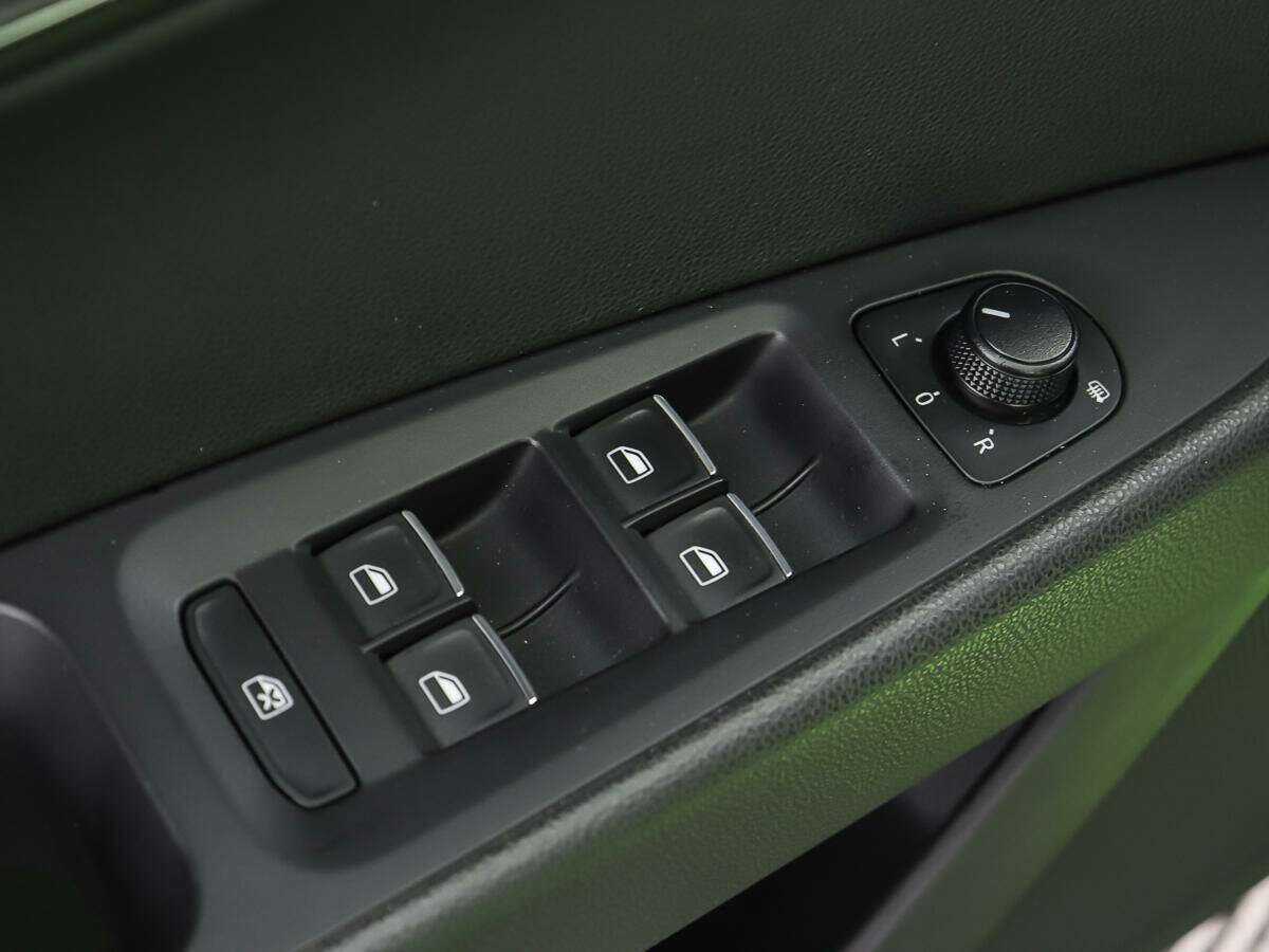 SEAT Leon с пробегом — 2013 год. Фото: #11