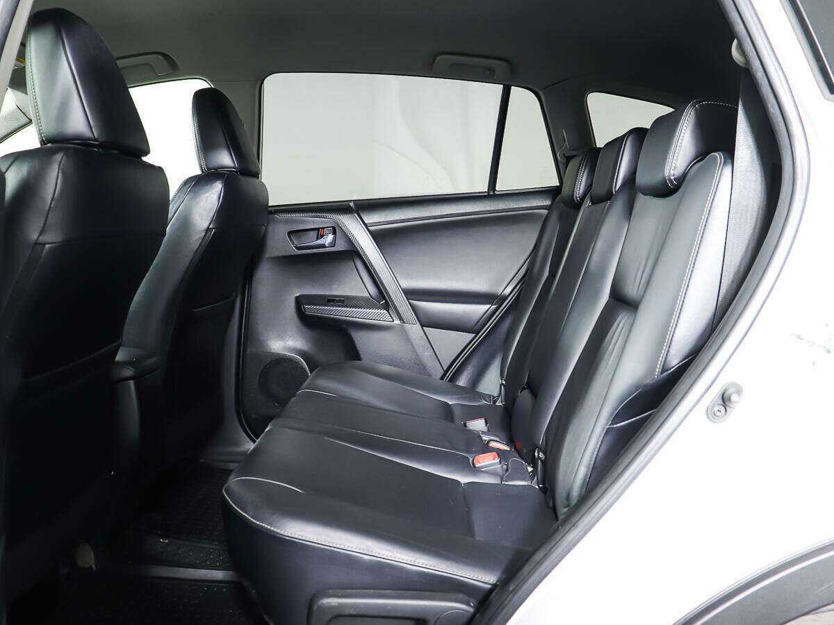 Toyota RAV4 с пробегом — 2014 год. Фото: #8