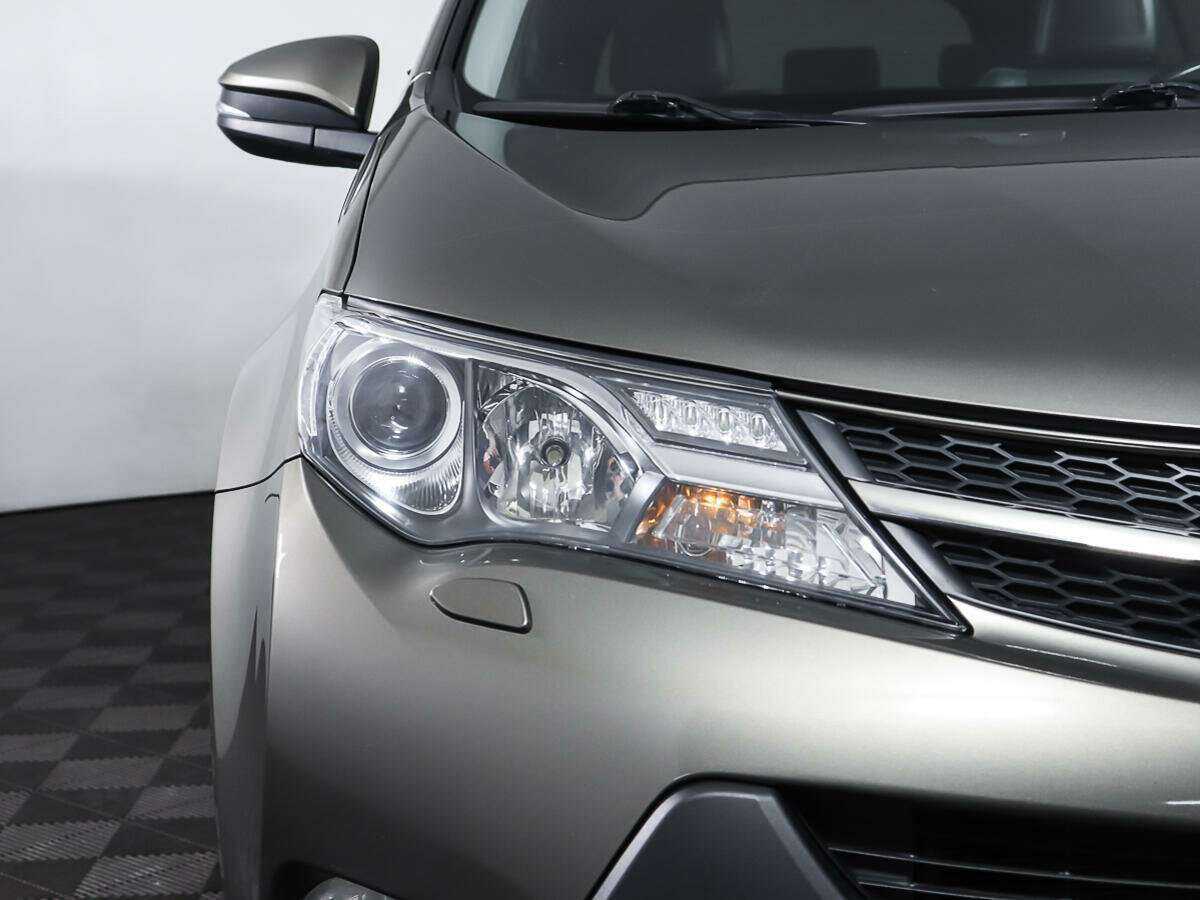 Toyota RAV4 с пробегом — 2013 год. Фото: #18