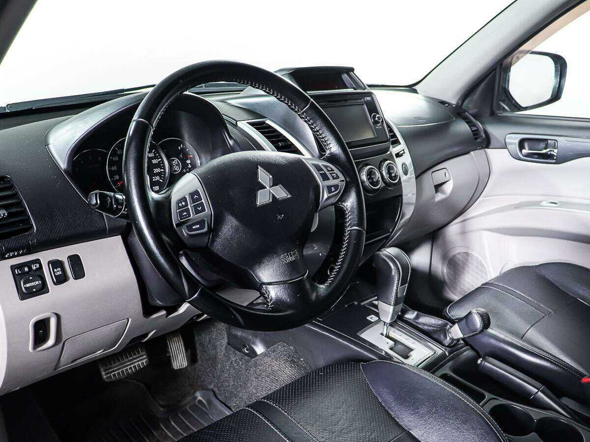 Mitsubishi Pajero Sport с пробегом — 2014 год. Фото: #11