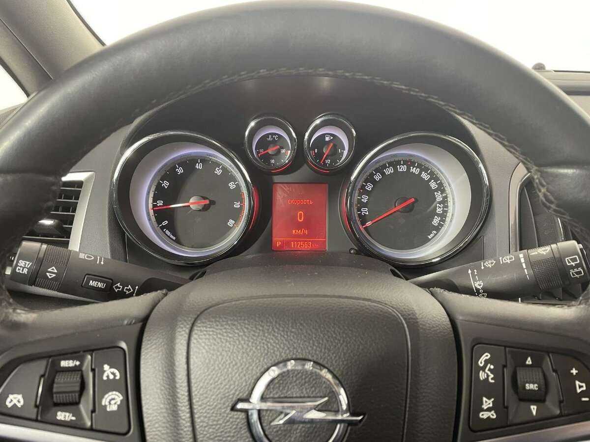 Opel Astra с пробегом — 2013 год. Фото: #10
