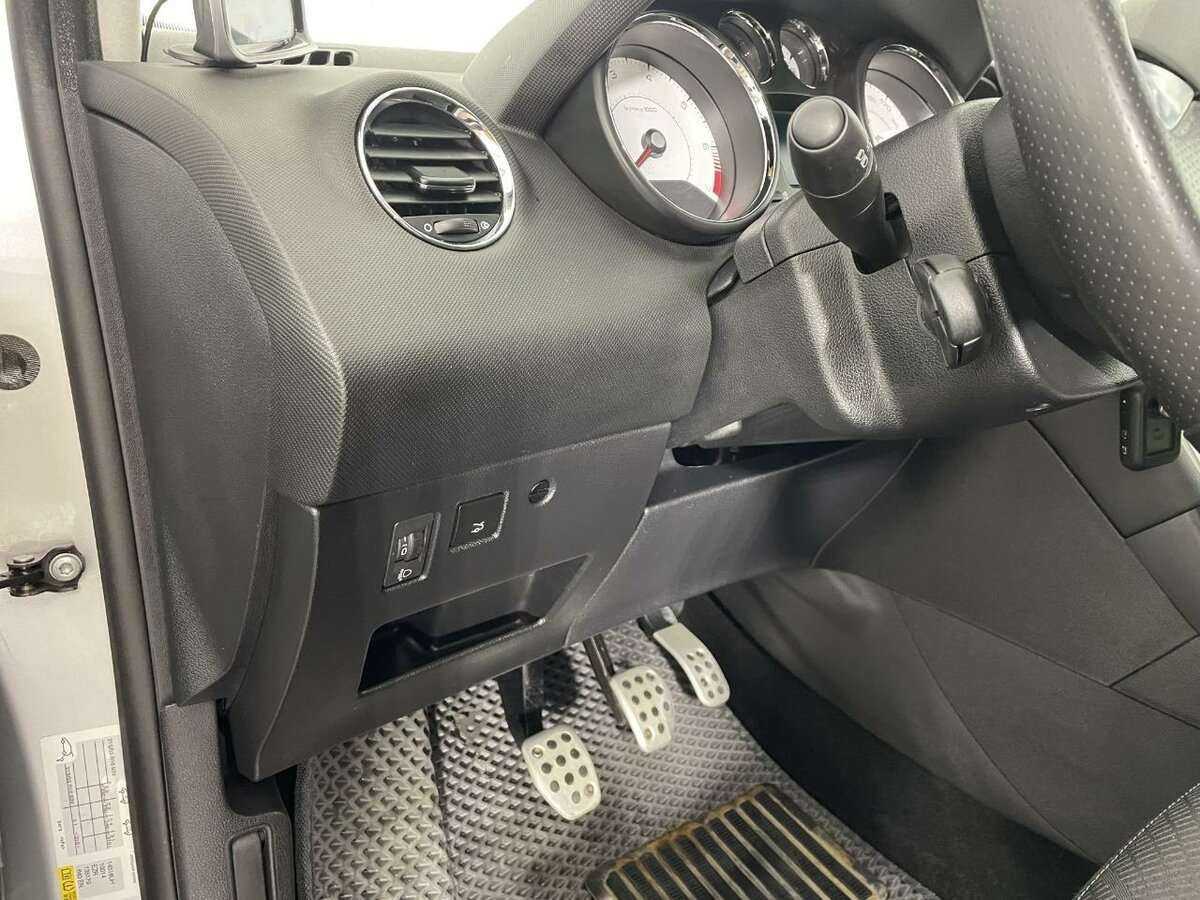 Peugeot 408 с пробегом — 2016 год. Фото: #8