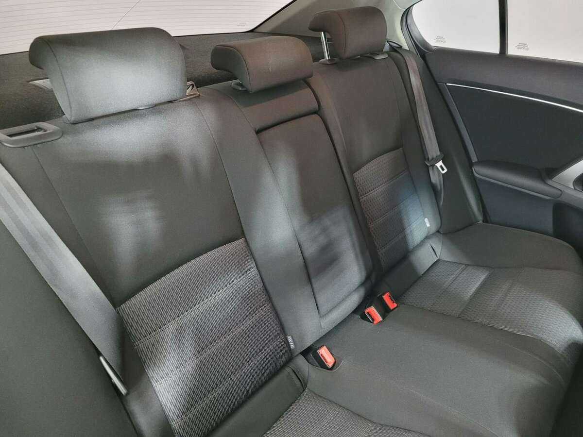 Toyota Avensis с пробегом — 2012 год. Фото: #14