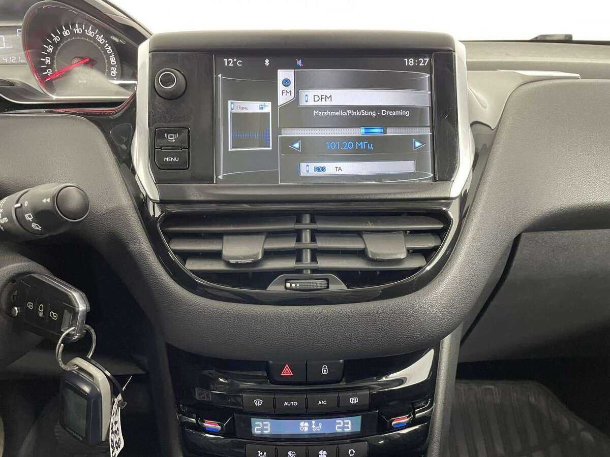 Peugeot 208 с пробегом — 2014 год. Фото: #11