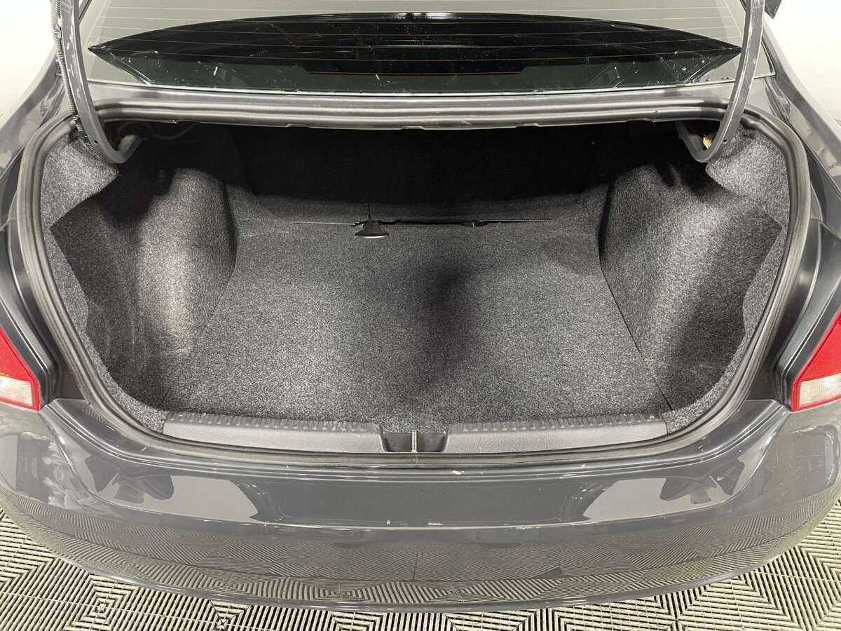 Volkswagen Polo с пробегом — 2013 год. Фото: #16