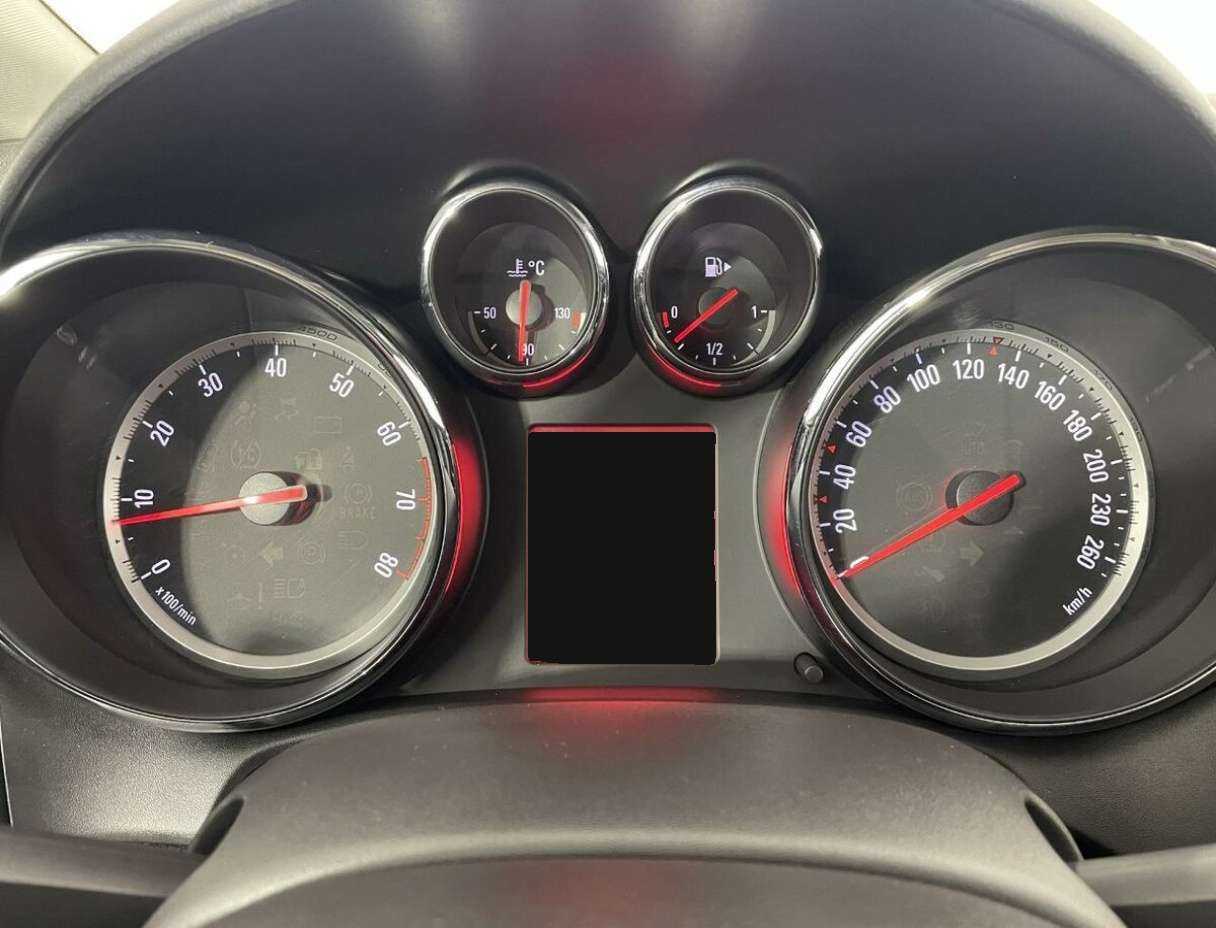 Opel Astra с пробегом — 2012 год. Фото: #10