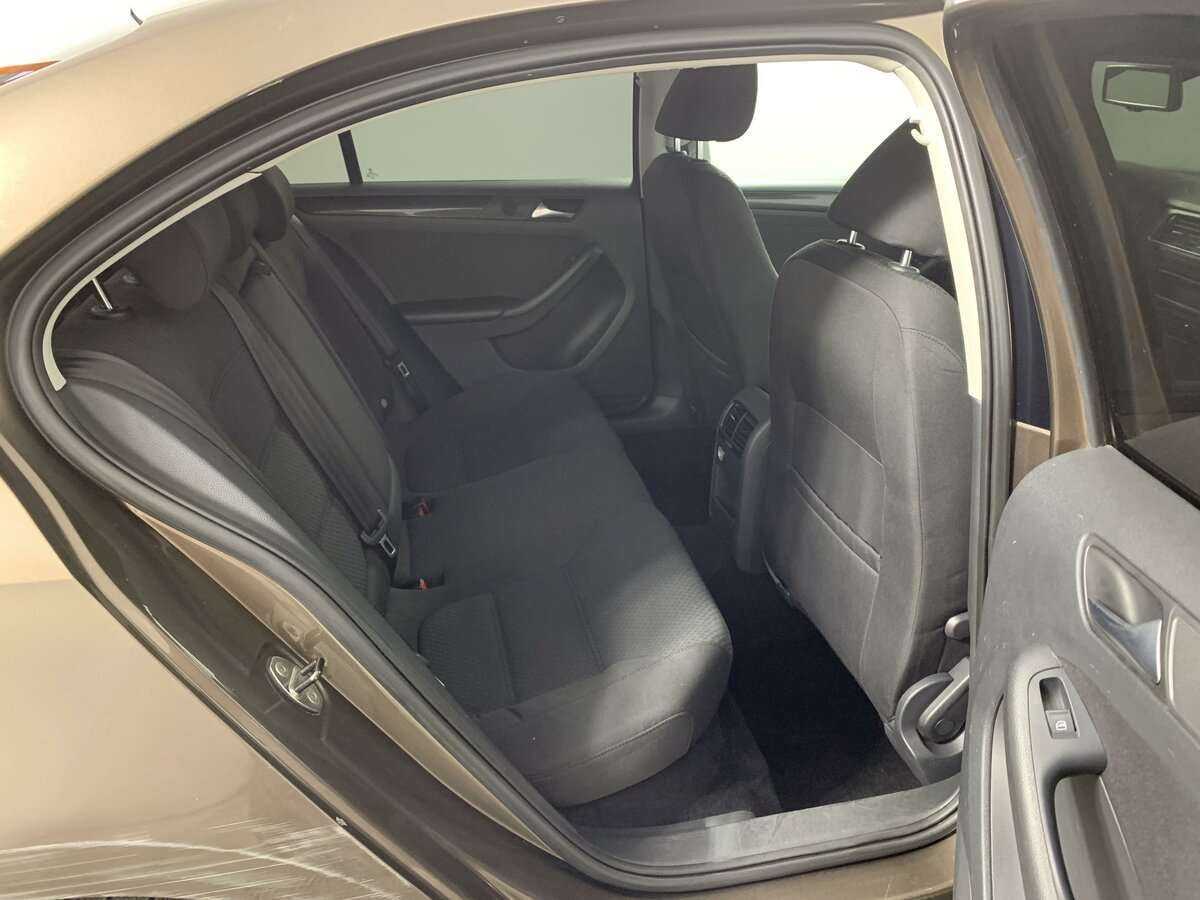 Volkswagen Jetta с пробегом — 2013 год. Фото: #14