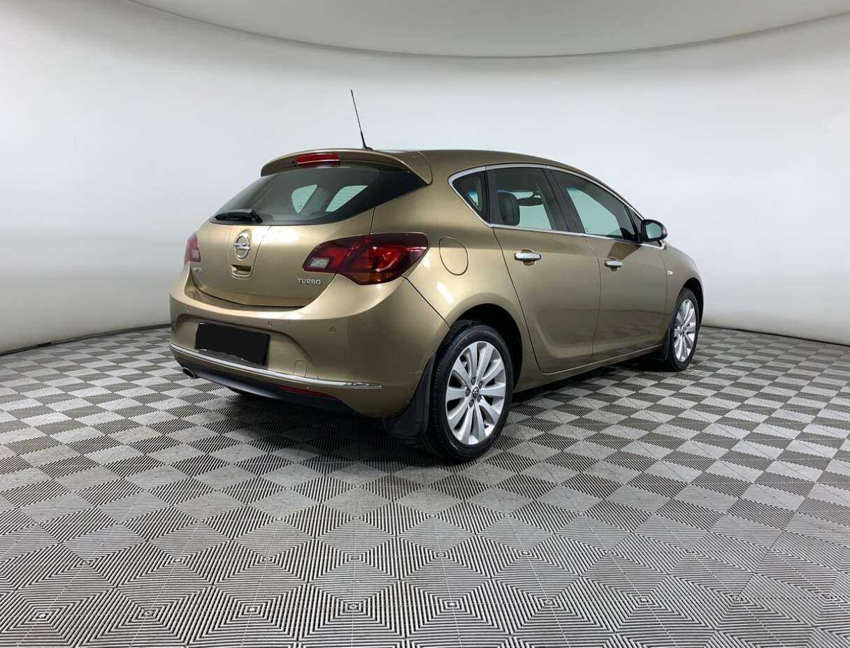 Opel Astra с пробегом — 2012 год. Фото: #4