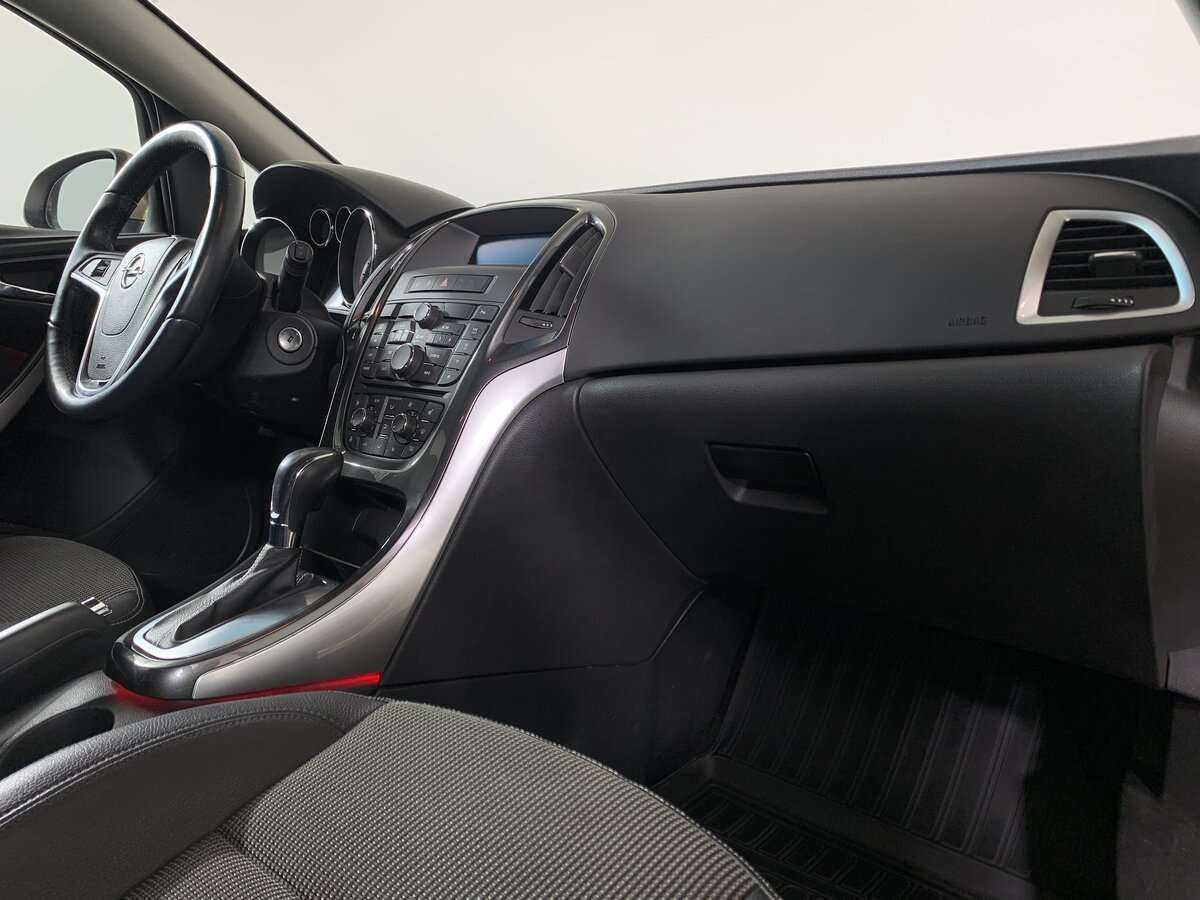 Opel Astra с пробегом — 2012 год. Фото: #10