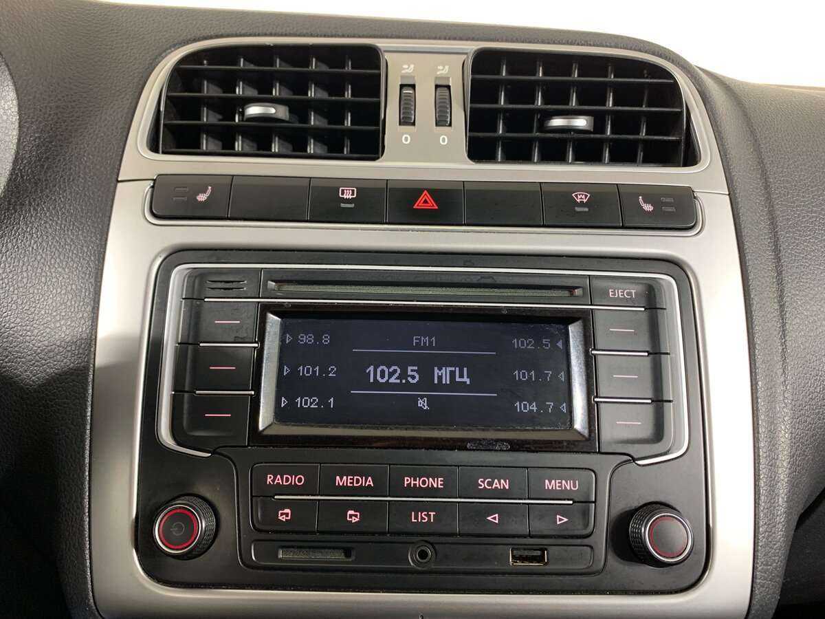 Volkswagen Polo с пробегом — 2015 год. Фото: #12