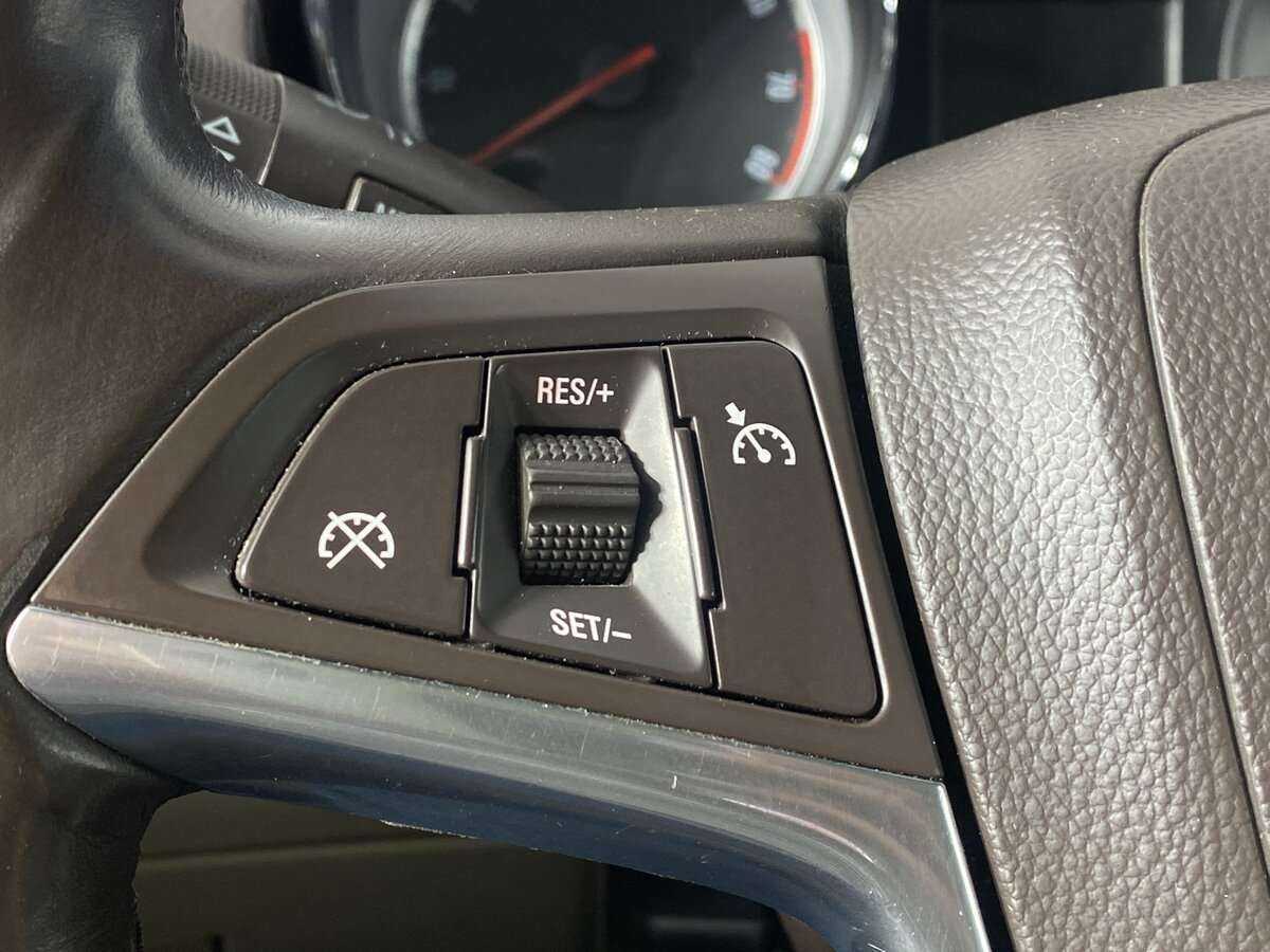 Opel Insignia с пробегом — 2013 год. Фото: #11