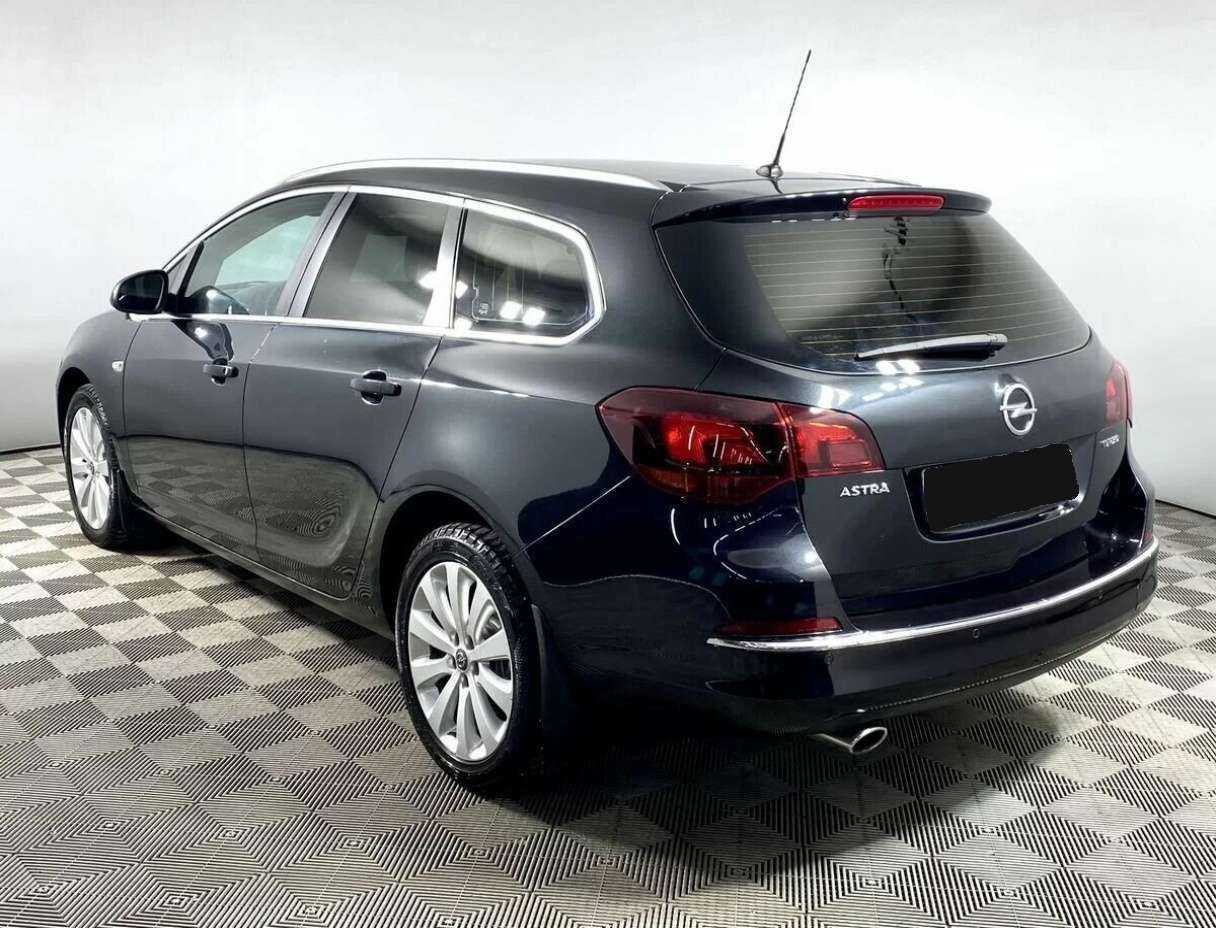 Opel Astra с пробегом — 2013 год. Фото: #6