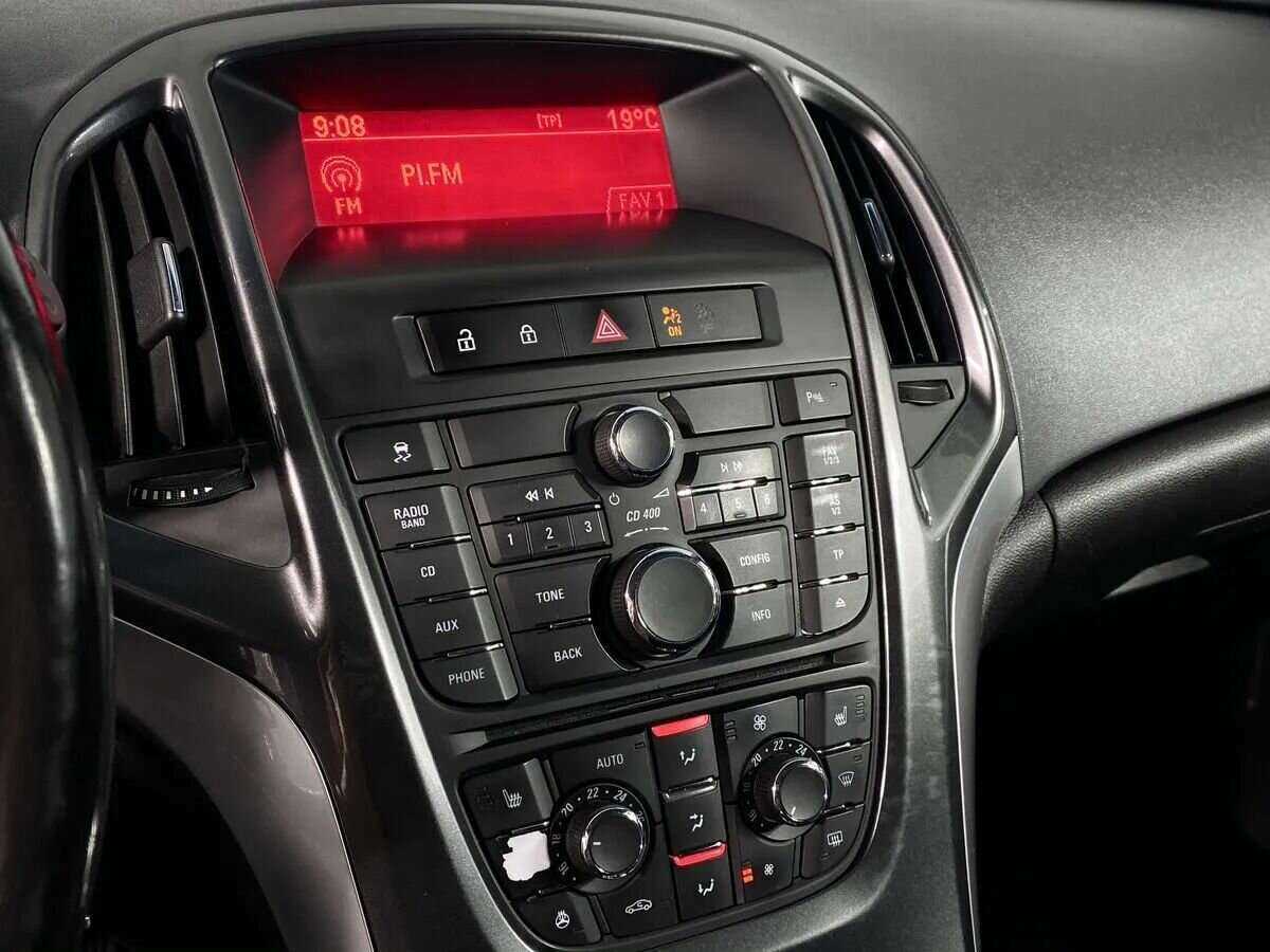 Opel Astra с пробегом — 2013 год. Фото: #12