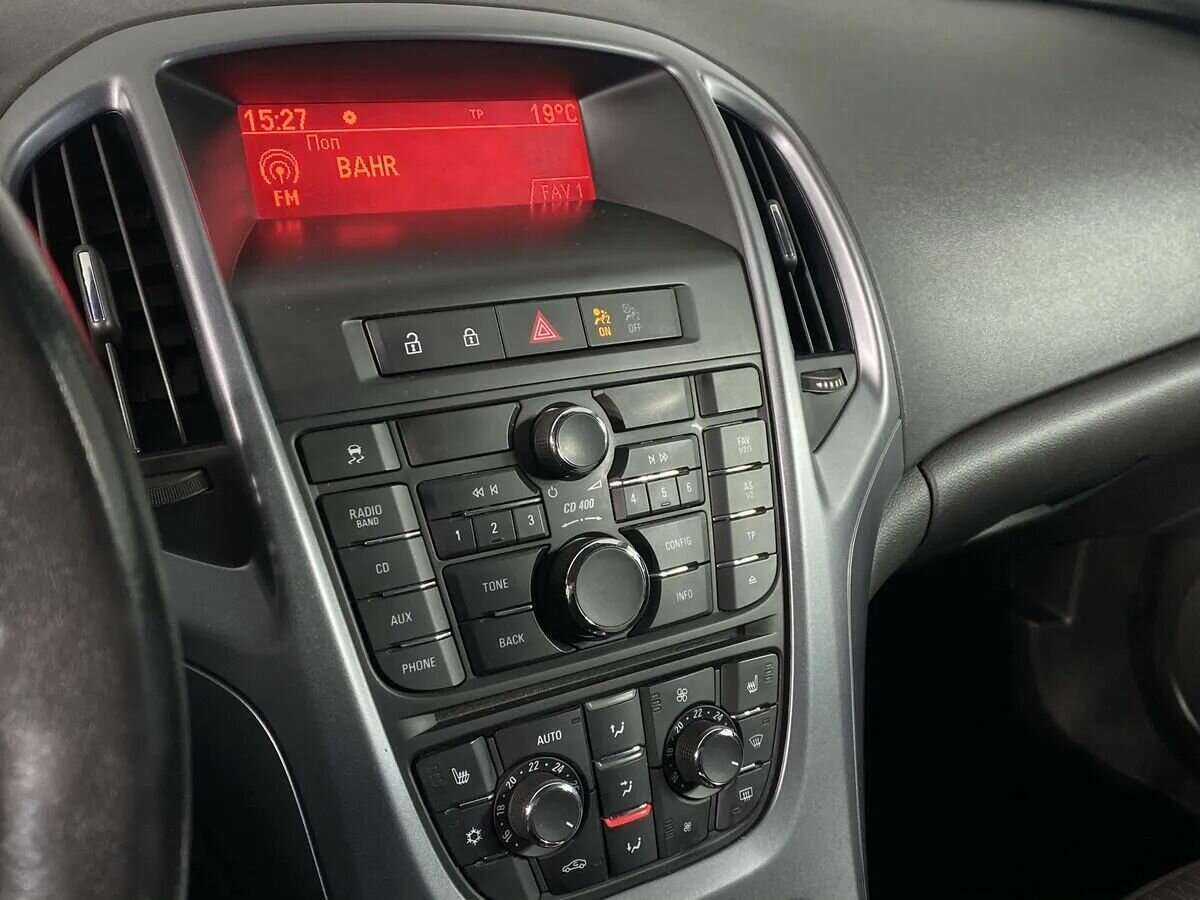 Opel Astra с пробегом — 2012 год. Фото: #12