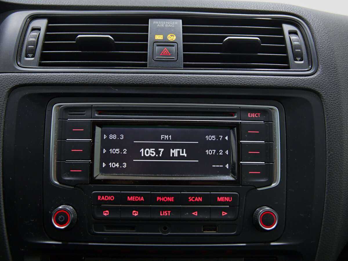 Volkswagen Jetta с пробегом — 2015 год. Фото: #9