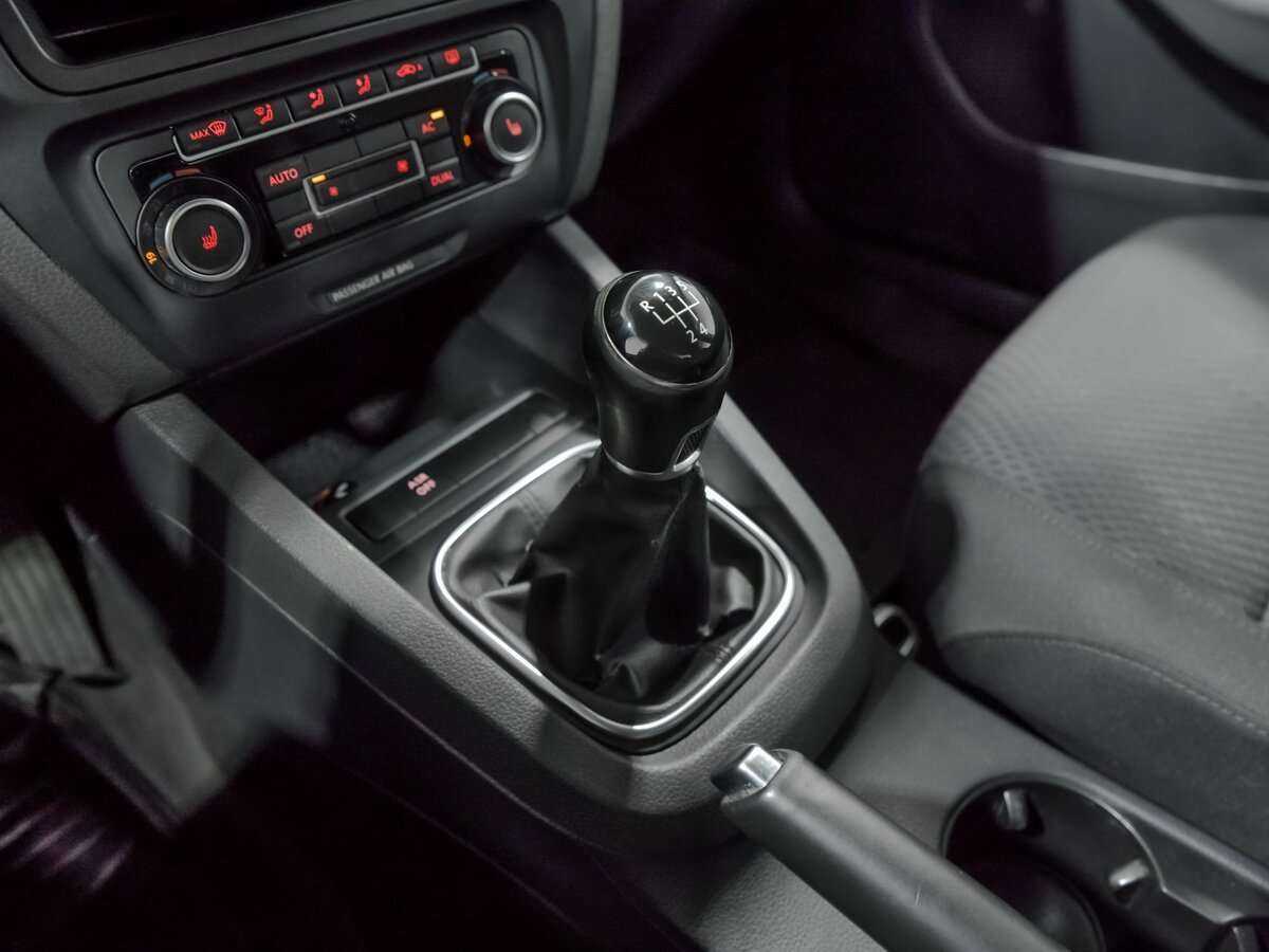 Volkswagen Jetta с пробегом — 2012 год. Фото: #9