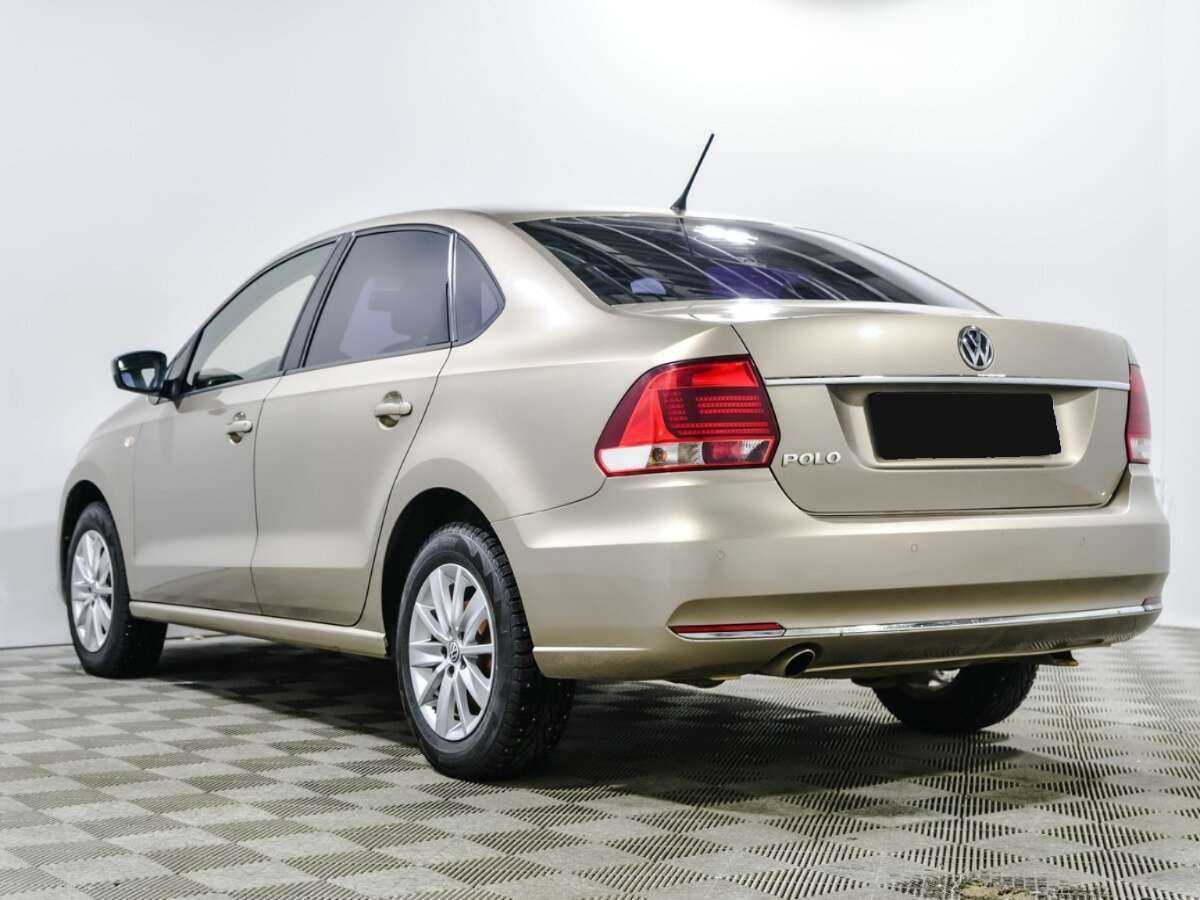 Volkswagen Polo с пробегом — 2015 год. Фото: #5