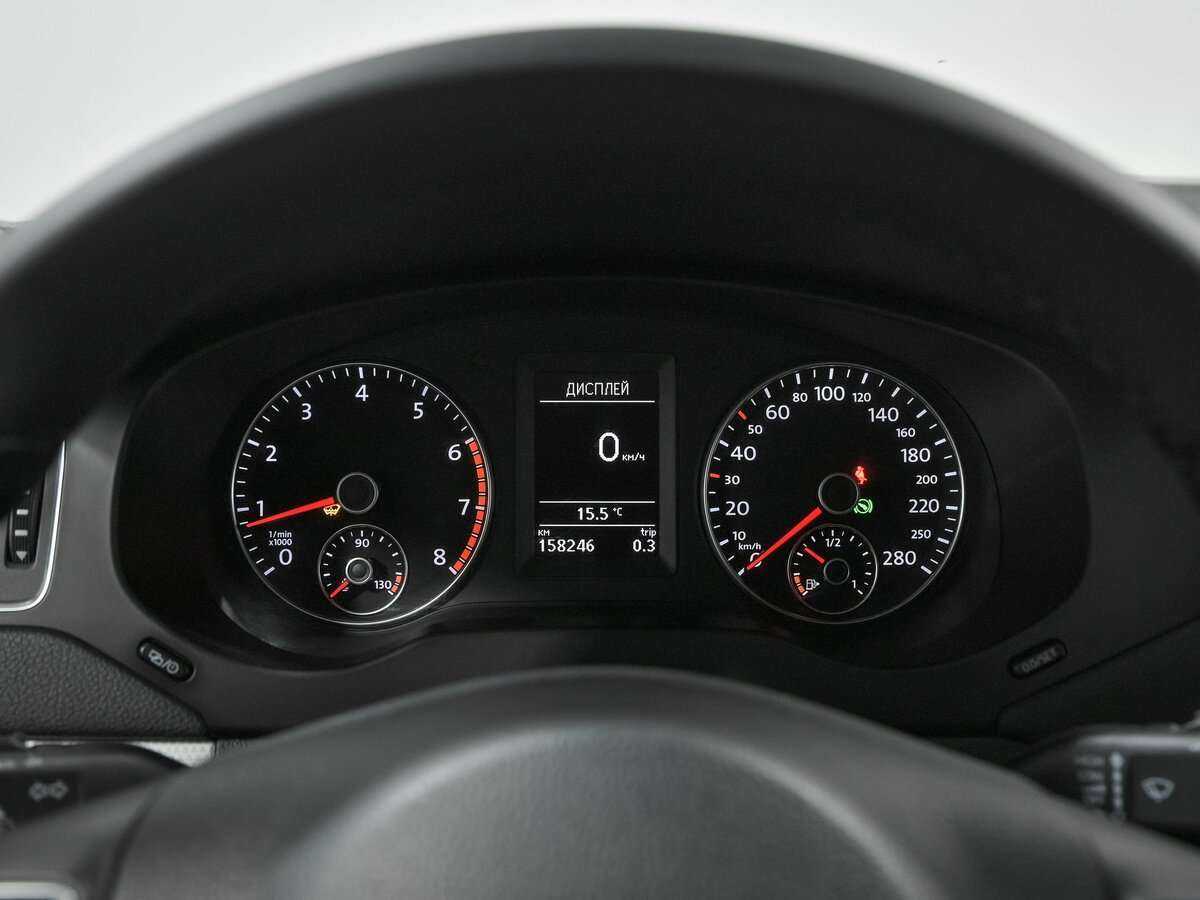 Volkswagen Jetta с пробегом — 2013 год. Фото: #6