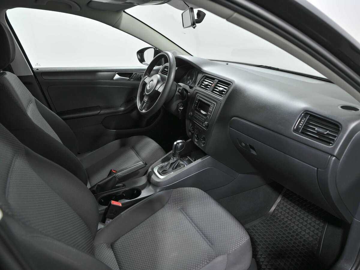 Volkswagen Jetta с пробегом — 2013 год. Фото: #6