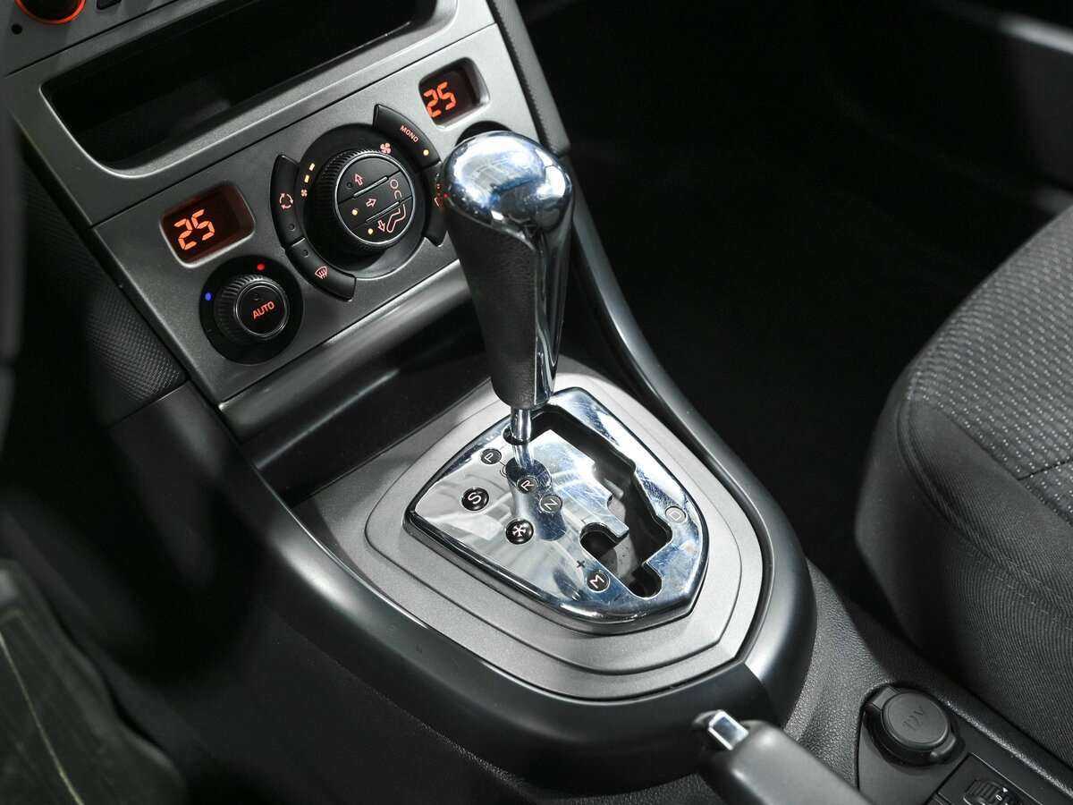 Peugeot 408 с пробегом — 2012 год. Фото: #8