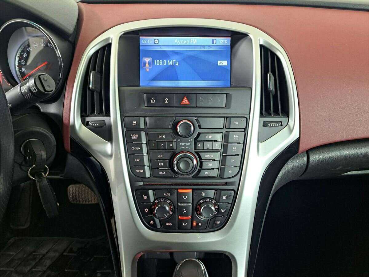 Opel Astra с пробегом — 2013 год. Фото: #12