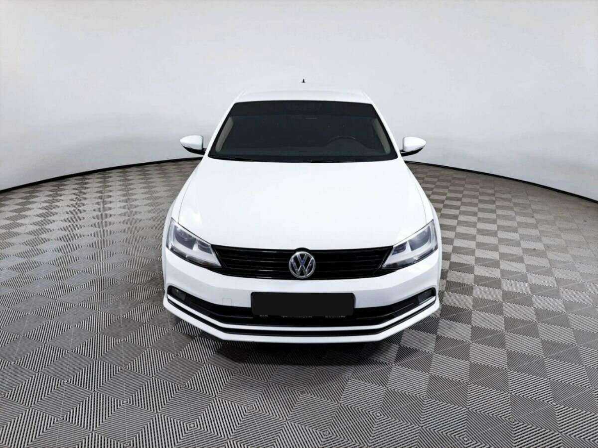 Volkswagen Jetta с пробегом — 2016 год. Фото: #1