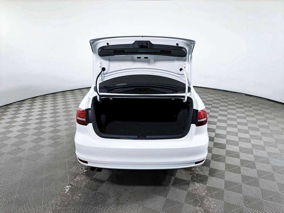 Volkswagen Jetta с пробегом — 2016 год. Фото: #9