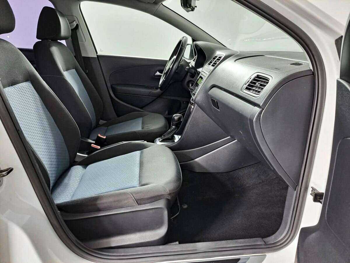 Volkswagen Polo с пробегом — 2013 год. Фото: #6