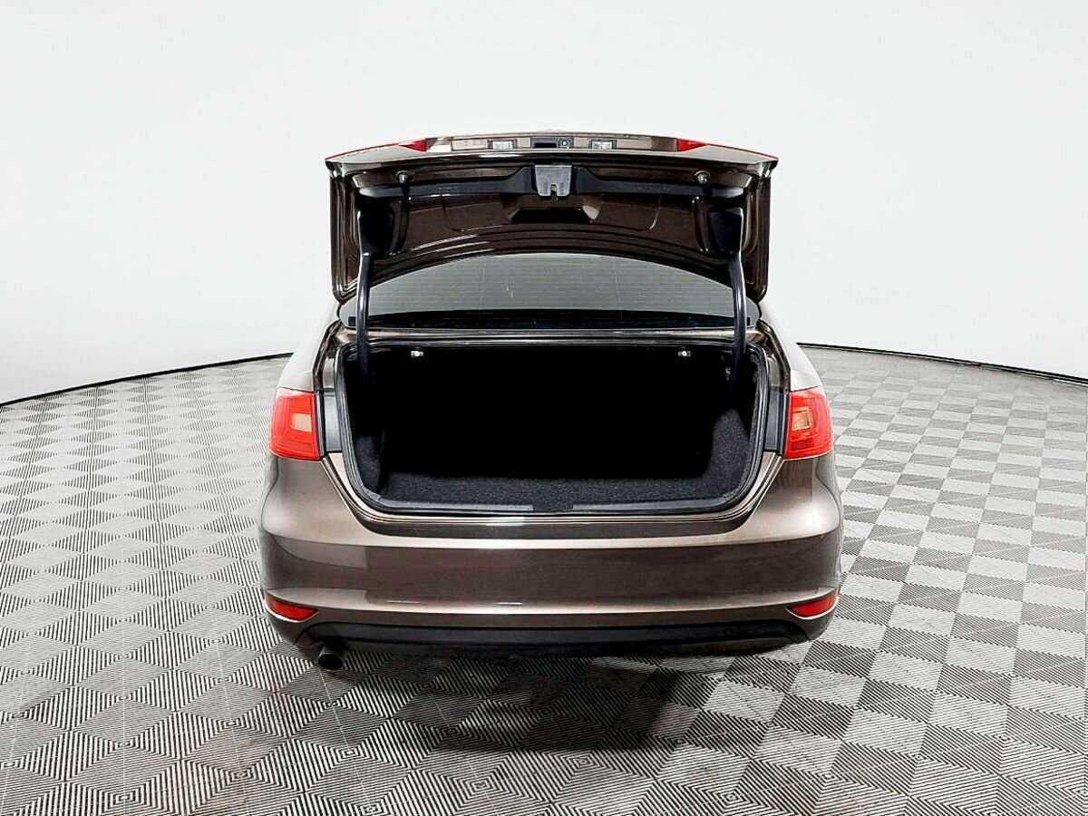 Volkswagen Jetta с пробегом — 2013 год. Фото: #7