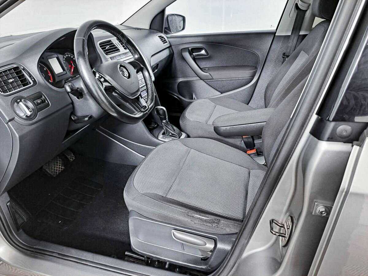 Volkswagen Polo с пробегом — 2017 год. Фото: #13