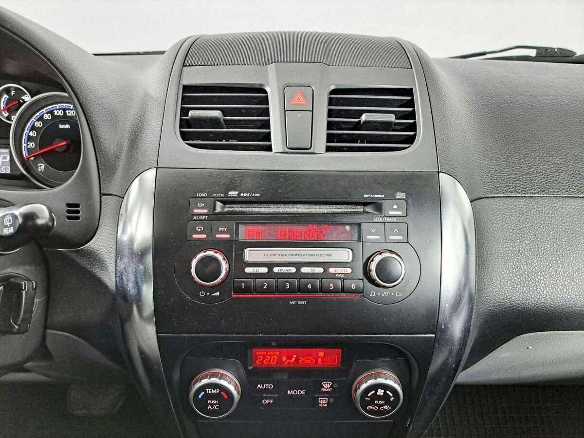 Suzuki SX4 с пробегом — 2012 год. Фото: #12