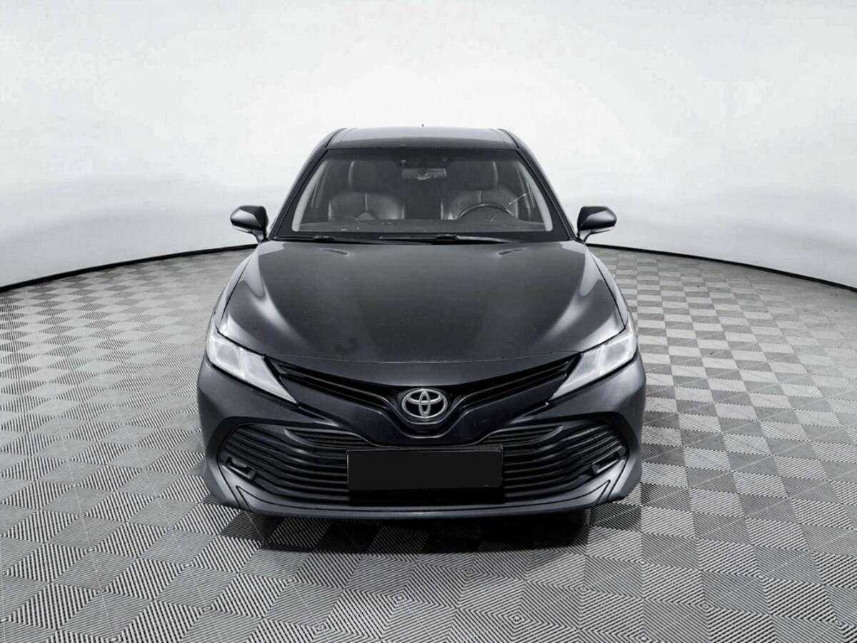 Toyota Camry с пробегом — 2018 год. Фото: #1