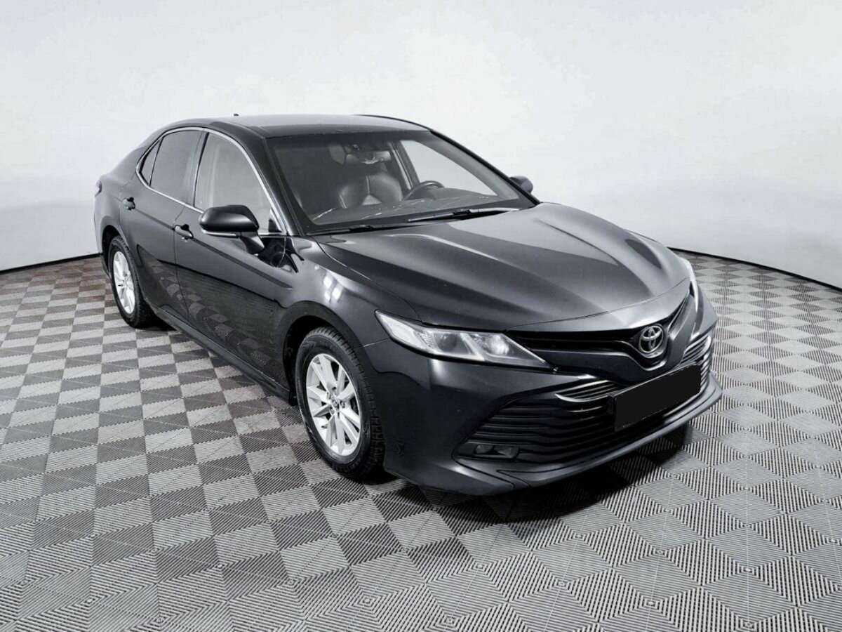 Toyota Camry с пробегом — 2018 год. Фото: #2