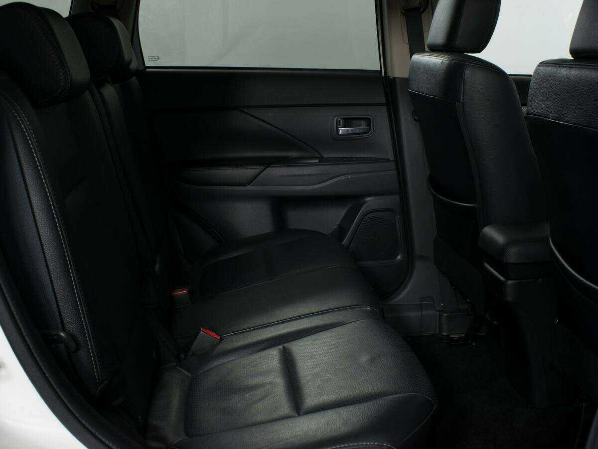 Mitsubishi Outlander с пробегом — 2013 год. Фото: #8