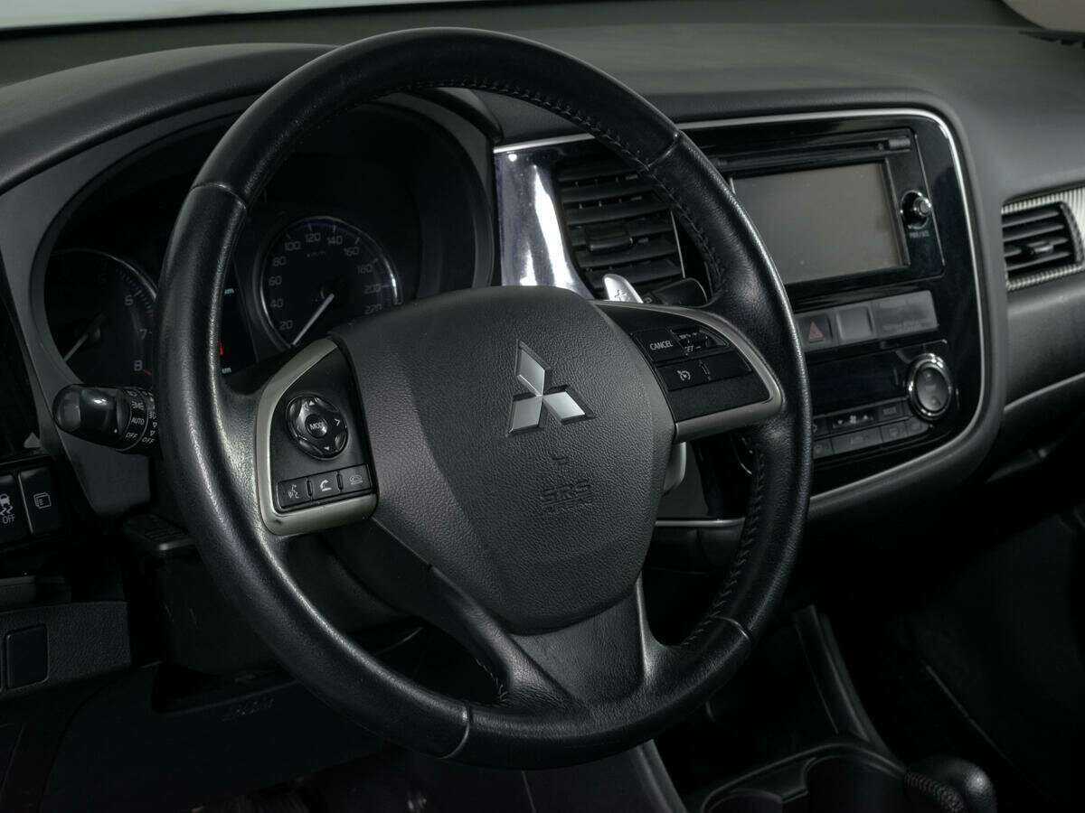 Mitsubishi Outlander с пробегом — 2013 год. Фото: #12