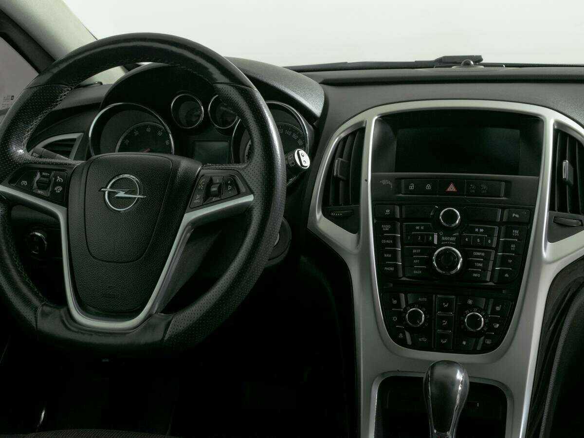 Opel Astra с пробегом — 2013 год. Фото: #10