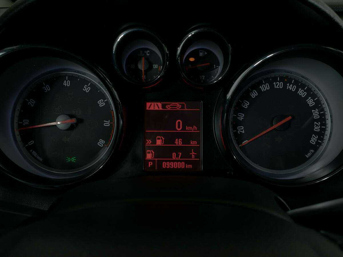 Opel Astra с пробегом — 2013 год. Фото: #12